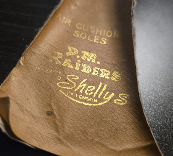 🔥EXTREMELY RARE🔥Dr. Martens D.M Raiders Vintage 1461 3 Eyelet Leather Oxfords - Picture 2 of 12